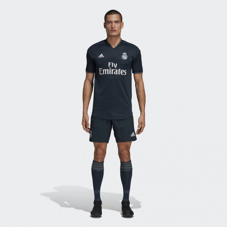 Форма футбольного клуба Реал Мадрид 2018/2019 Гостевая (комплект: футболка + шорты + гетры)